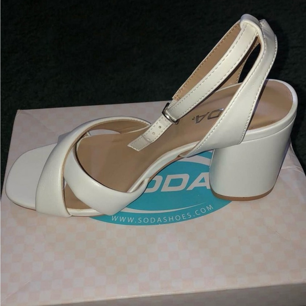 WINDSOR White Block Heels